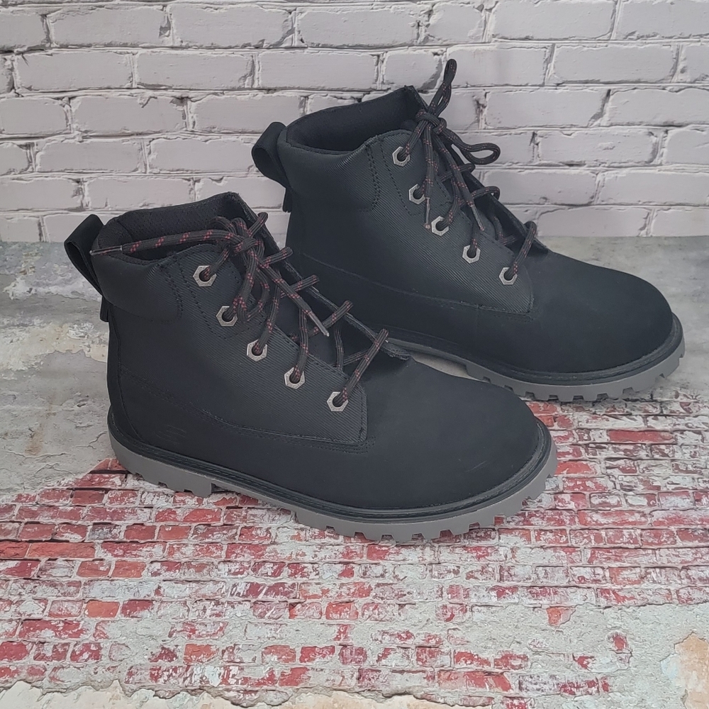 Skechers Black Hiking Boots - Boys Size 5